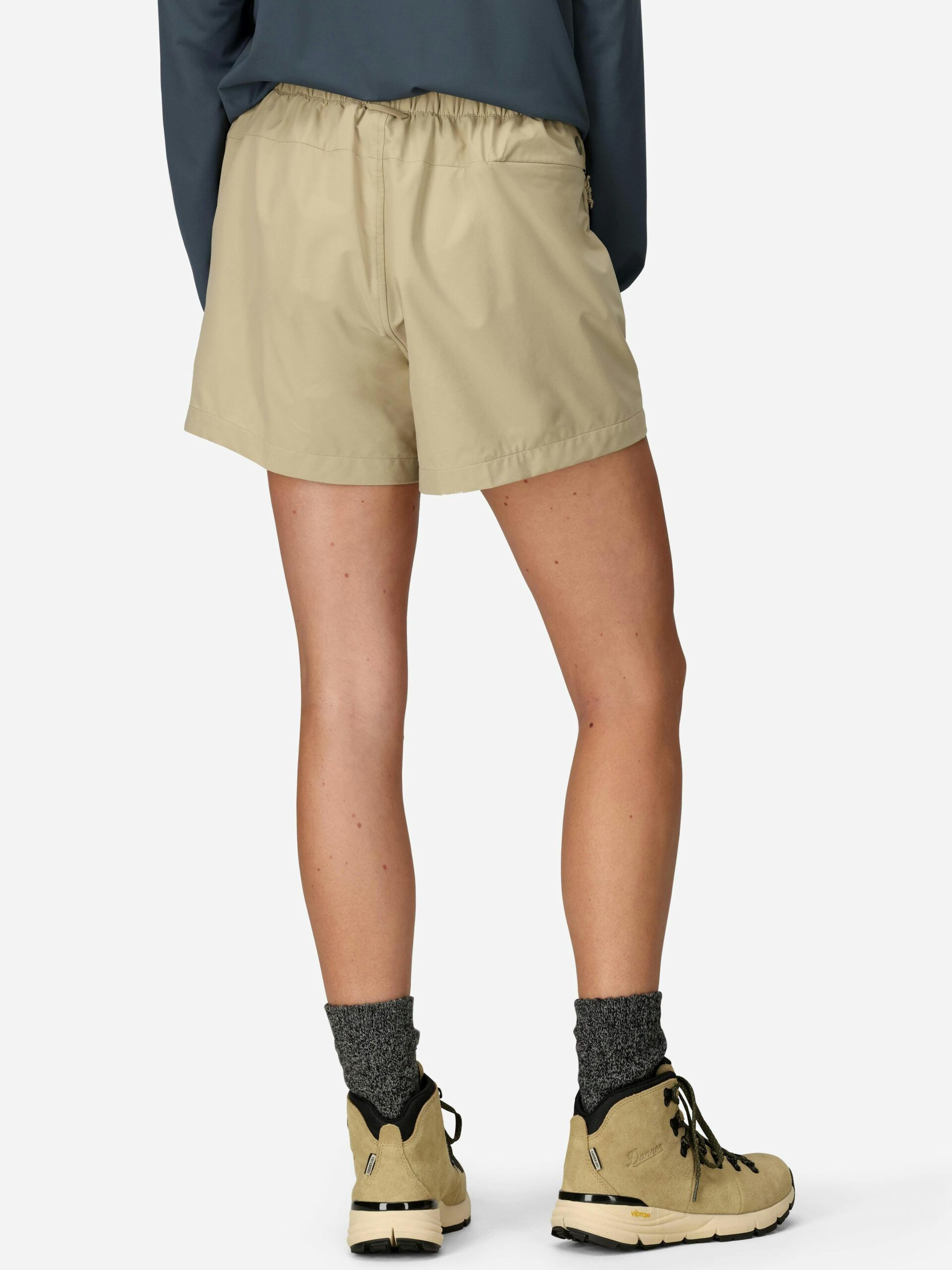 Marmot Women's AirExchange UPF 40 Shorts 4" in Chinchilla - Image 3